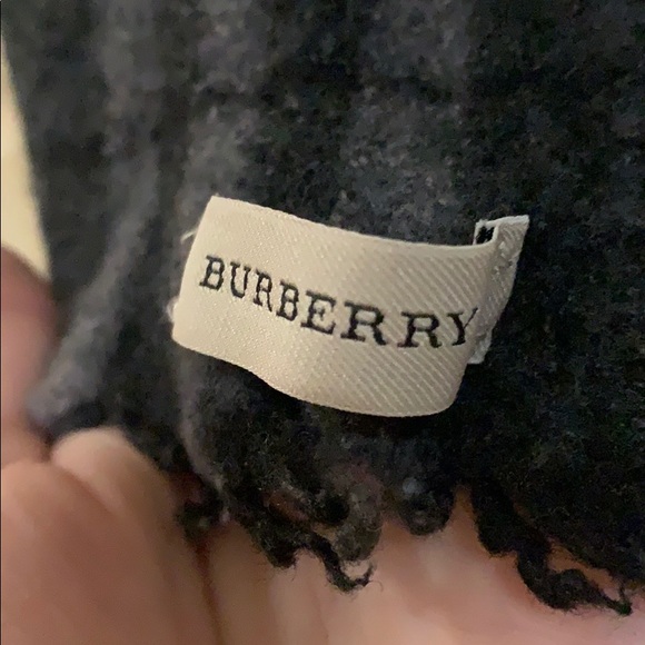 ✨AUTHENTIC BURBERRY SHOULDER SCARF🥂 - Picture 3 of 5